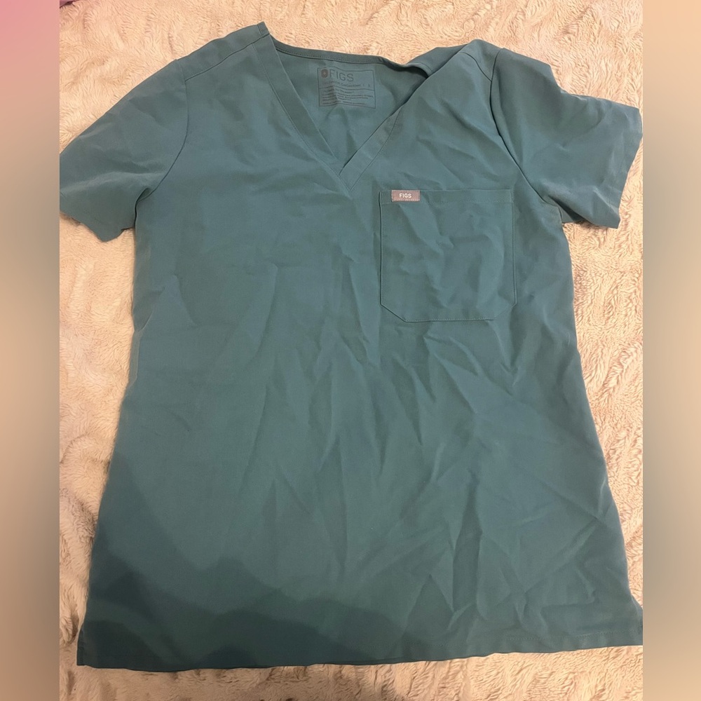 Figs scrub top